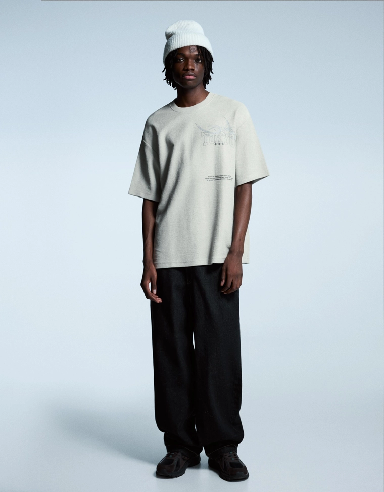 Футболка из мягкой ткани с короткими рукавами и принтом