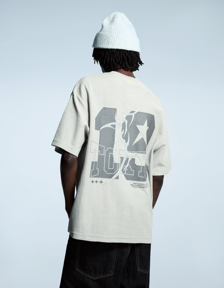 Футболка из мягкой ткани с короткими рукавами и принтом