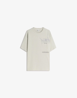 Футболка из мягкой ткани с короткими рукавами и принтом- Заказать в России