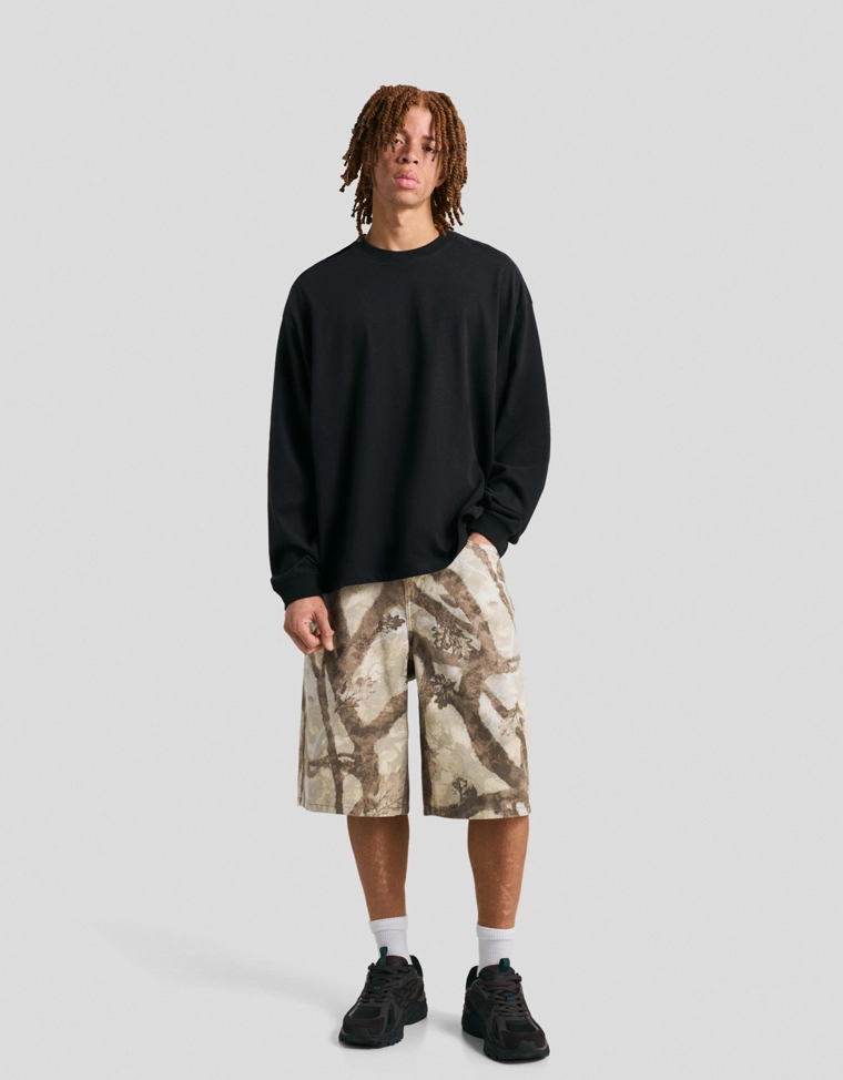 Шорты-бермуды свободного кроя с принтом