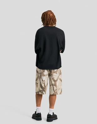 Шорты-бермуды свободного кроя с принтом- Заказать в России