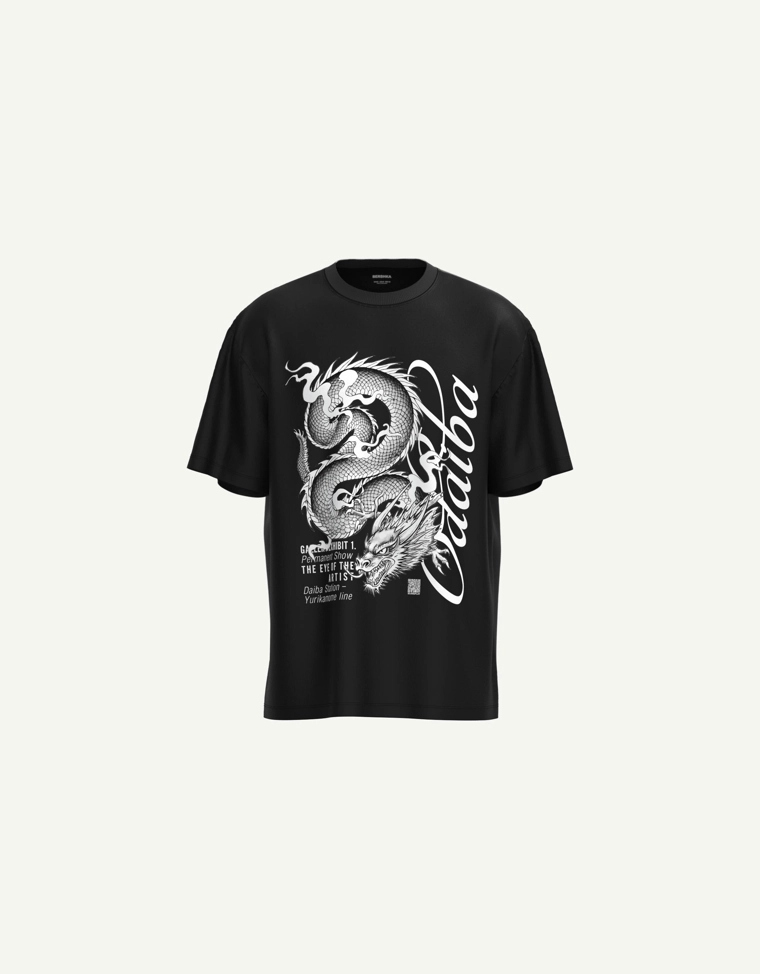 Футболка с коротким рукавом и драконом в цифровом фильтре