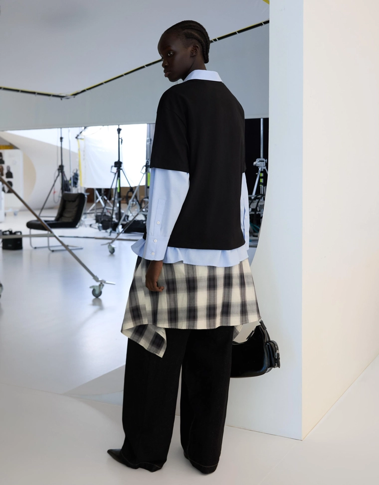 Футболка с коротким рукавом и драконом в цифровом фильтре