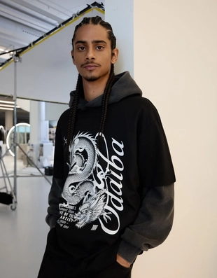 Футболка с коротким рукавом и драконом в цифровом фильтре- Заказать в России