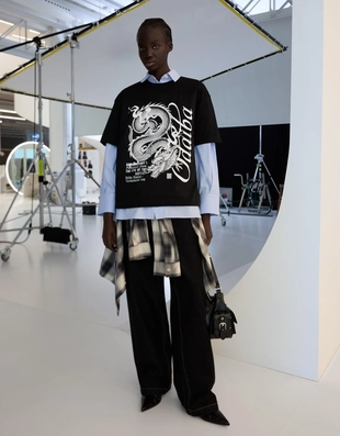 Футболка с коротким рукавом и драконом в цифровом фильтре- Заказать в России