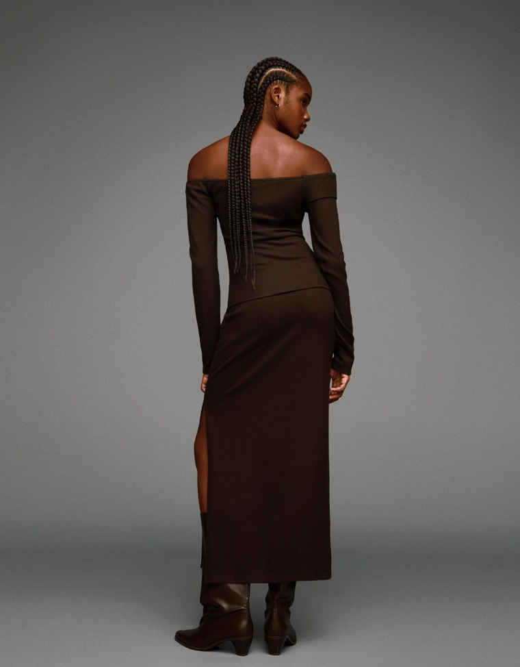 Мягкая трикотажная юбка миди