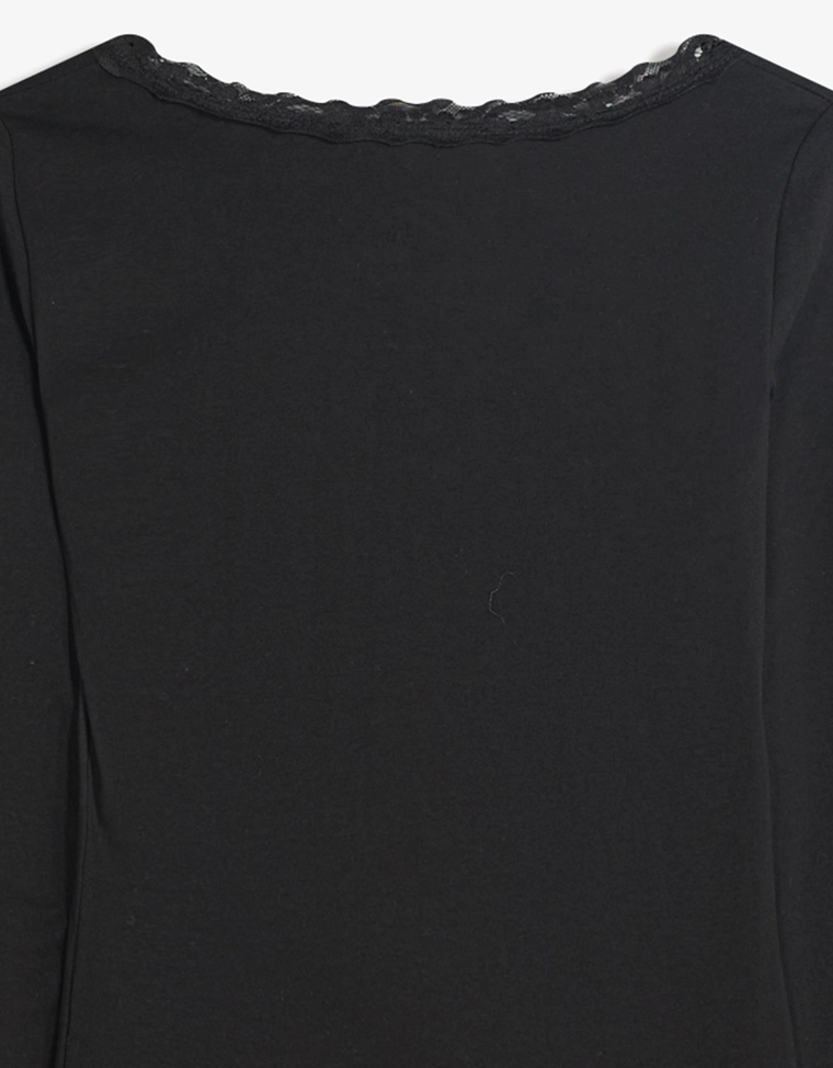 Лонгслив с кружевной отделкой