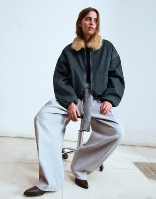 Джинсовая куртка с воротником из искусственного меха- Заказать в России