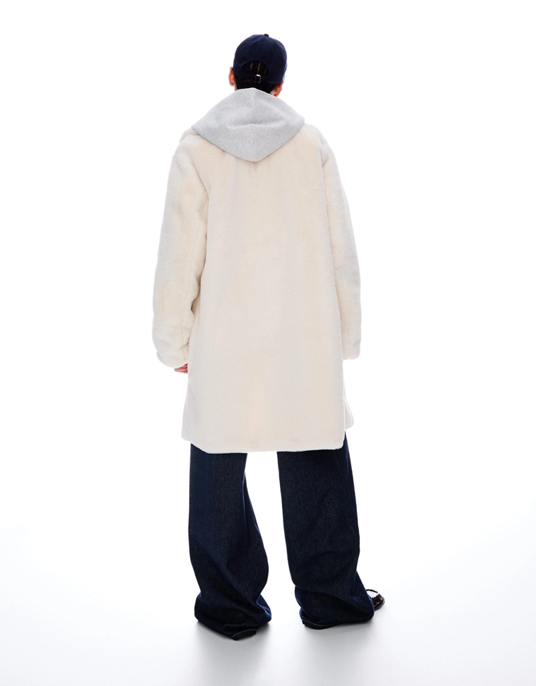 Пальто из искусственного меха