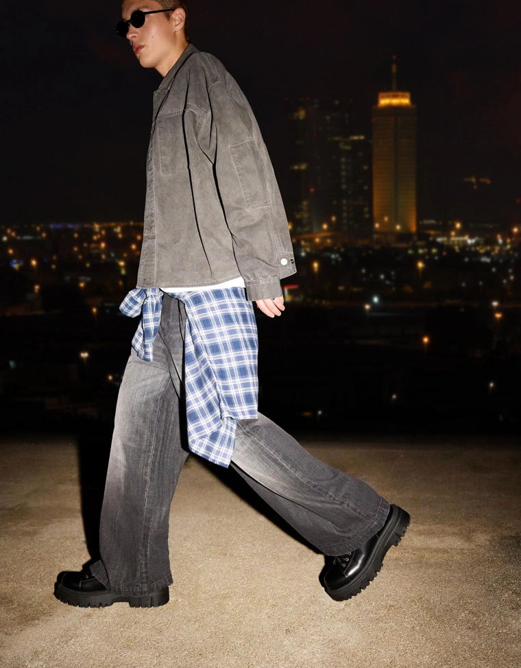 Джинсы очень свободного кроя