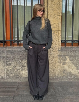 Объемный свитер с высоким воротником- Заказать в России