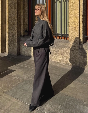 Объемный свитер с высоким воротником- Заказать в России