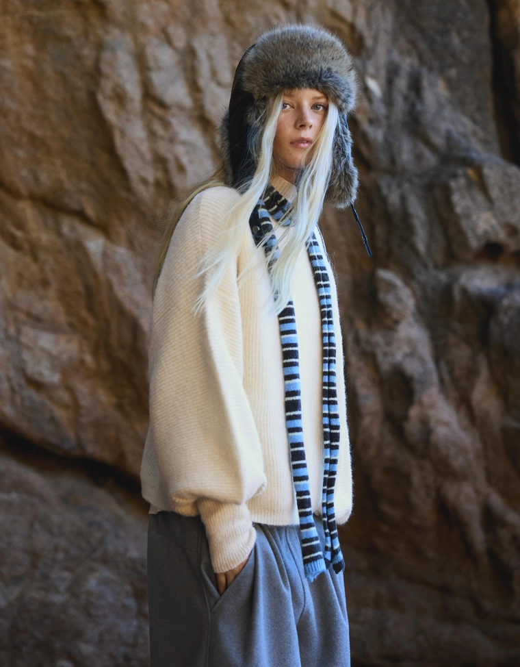 Свитер с объемными рукавами