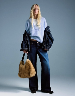 Свитер свободного кроя с V-образным вырезом- Заказать в России