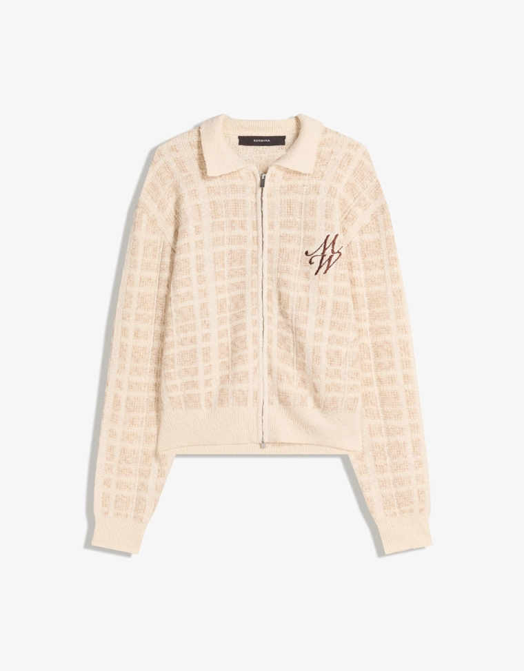 Куртка из ткани с рельефным узором и вышивкой