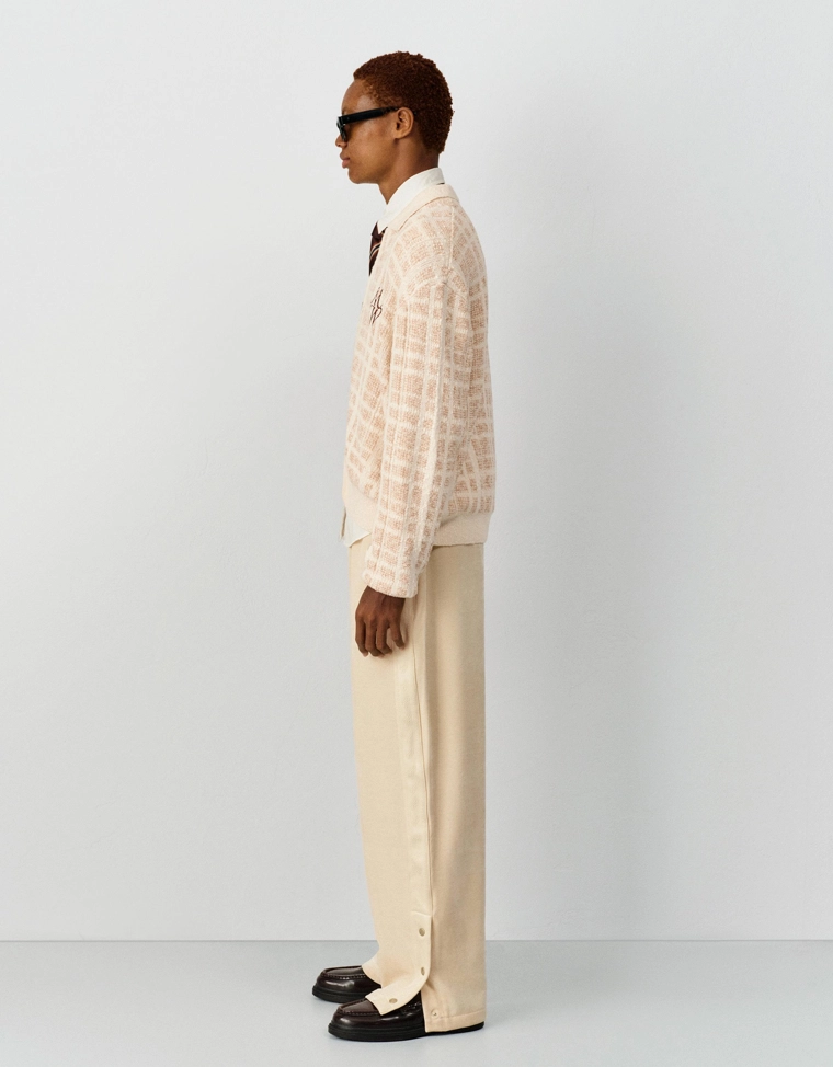 Куртка из ткани с рельефным узором и вышивкой