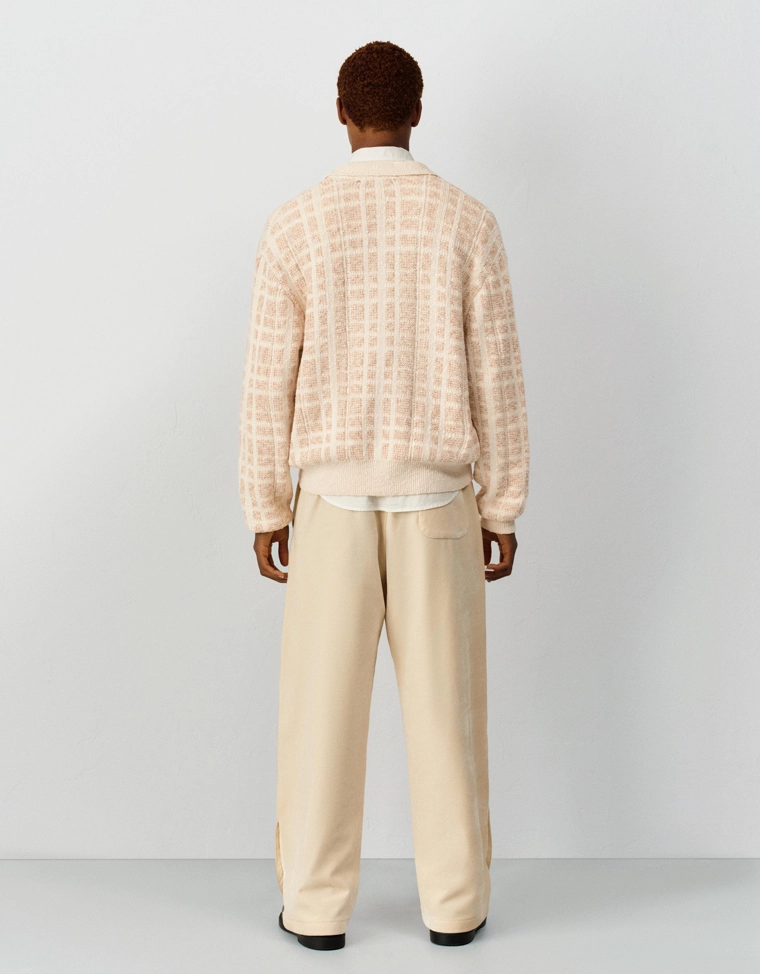 Куртка из ткани с рельефным узором и вышивкой