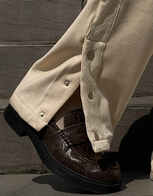 Брюки-джоггеры бананы с заклепками- Заказать в России