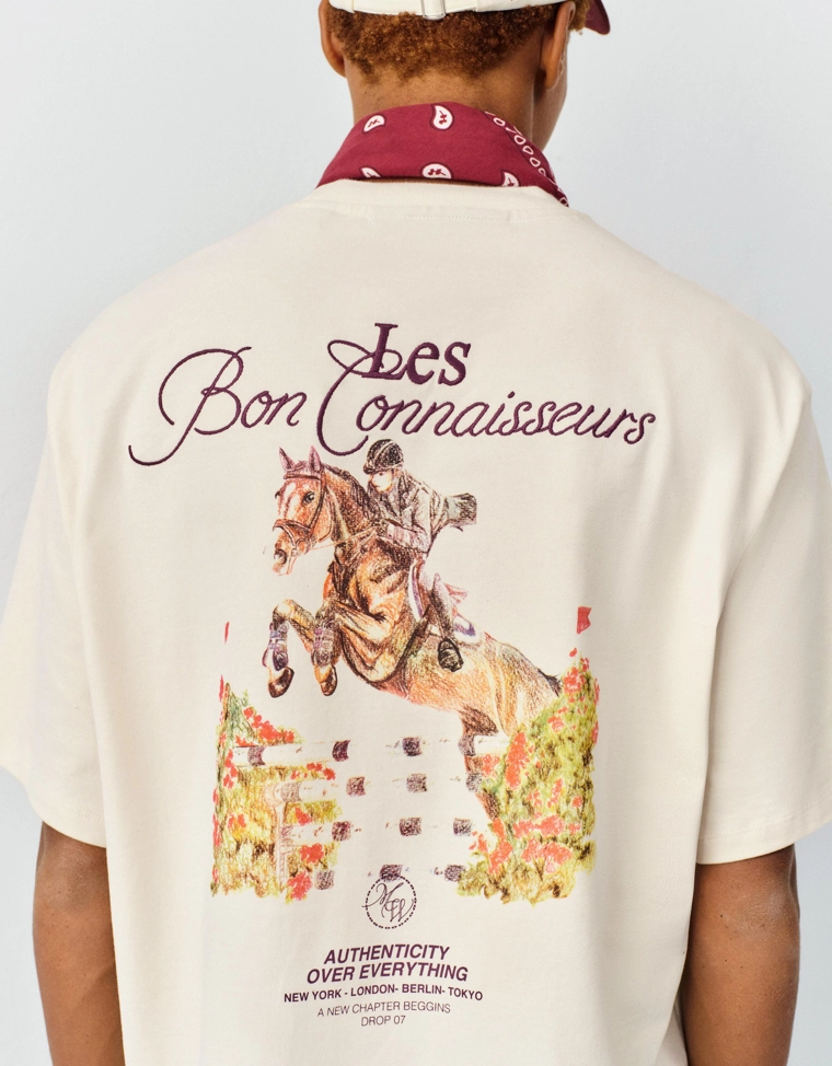 Футболка с короткими рукавами и вышивкой