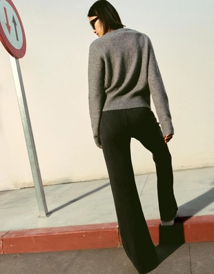 Расклешенные брюки из мягкой ткани с необработанным краем- Заказать в России