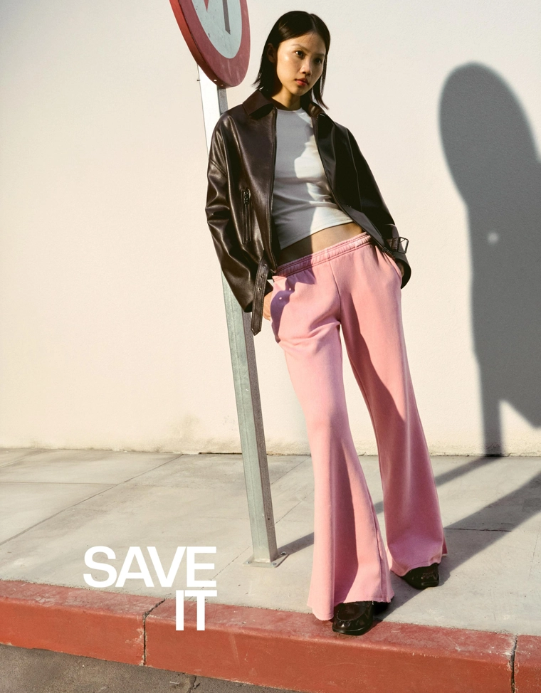 Расклешенные брюки из мягкой ткани с необработанным краем