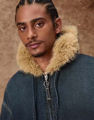 Джинсовая куртка с воротником из искусственного меха- Заказать в России