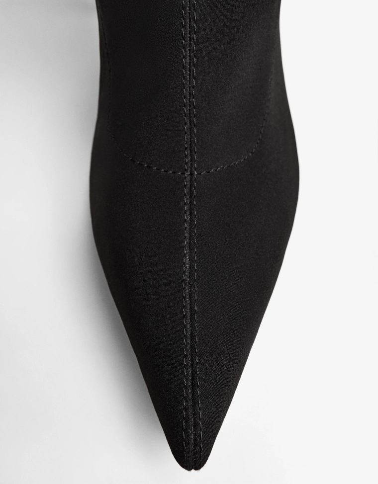 Эластичные сапоги на каблуке