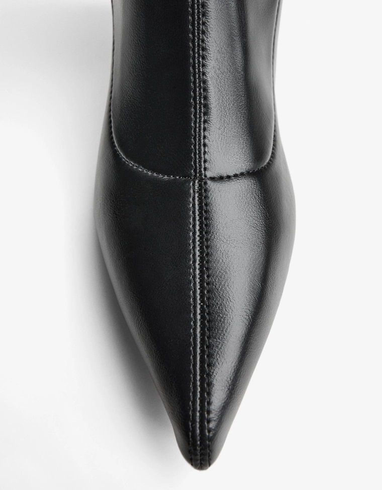 Сапоги-чулки на тонком среднем каблуке