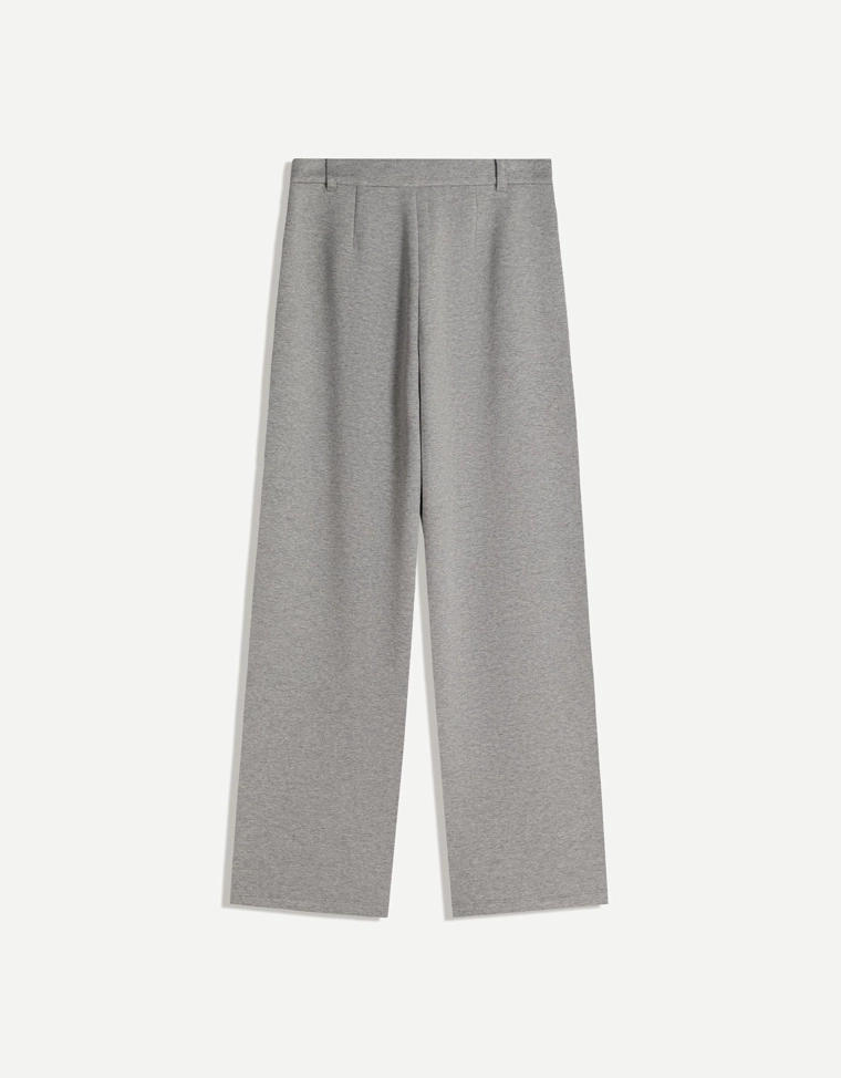 Брюки объемного кроя, зауженные книзу