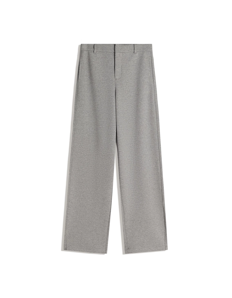 Брюки объемного кроя, зауженные книзу