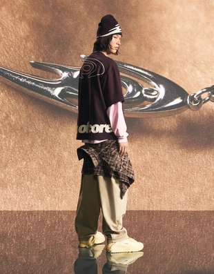 Футболка геометрического кроя с короткими рукавами и принтом OUT OF CORE- Заказать в России