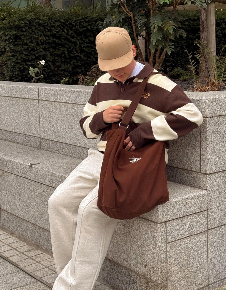 Свитер в полоску с воротником поло