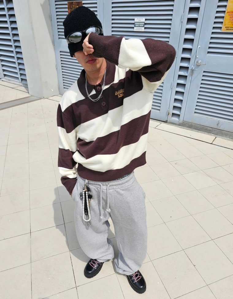 Свитер в полоску с воротником поло