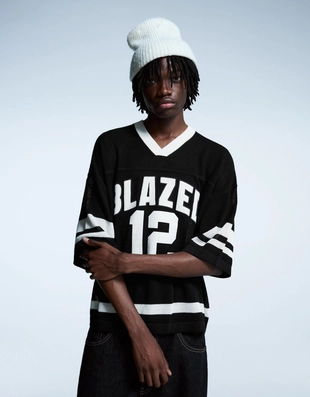 Футболка с коротким рукавом и спортивным мешком с принтом- Заказать в России