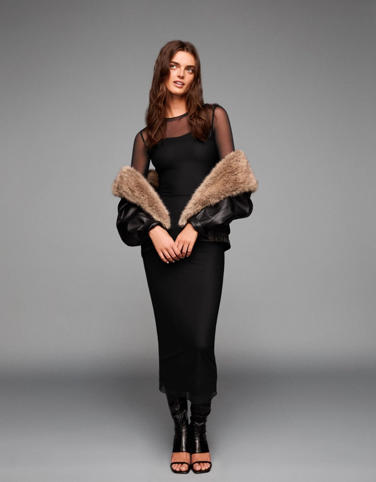 Платье миди из полупрозрачной ткани с длинными рукавами