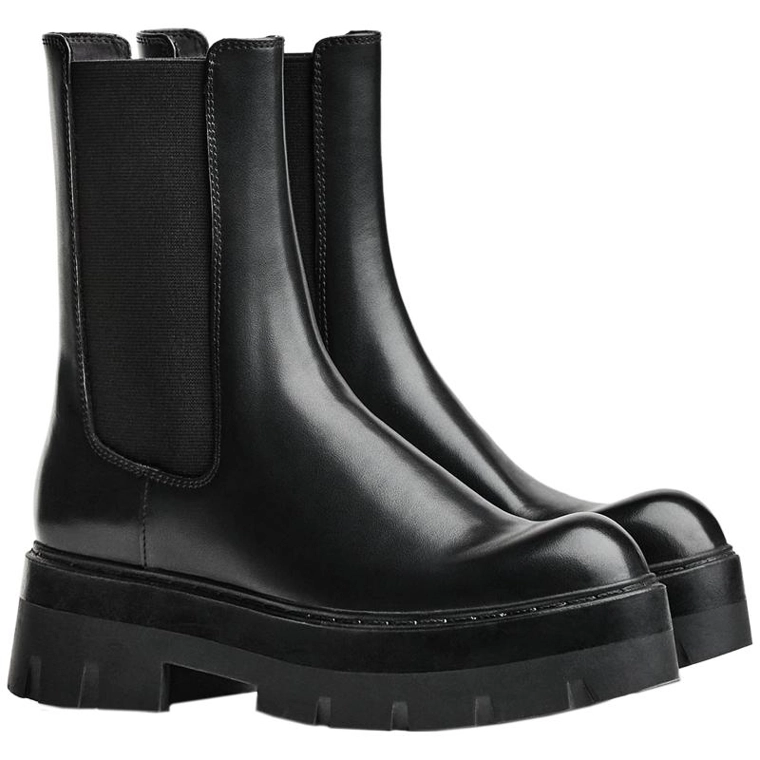 Ankle boots with elastic detail