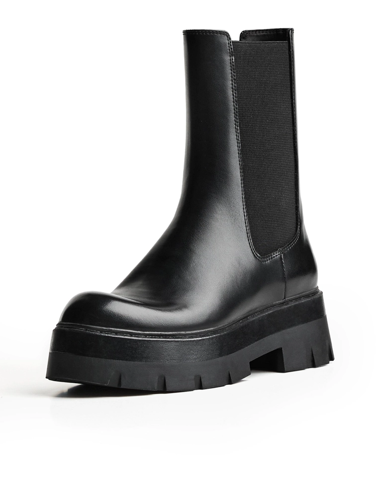 Ankle boots with elastic detail