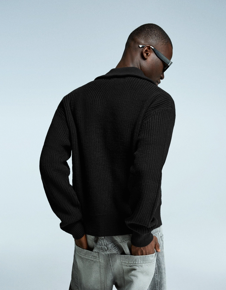 Куртка на молнии с вышивкой