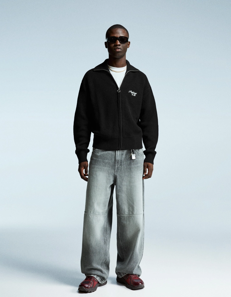 Куртка на молнии с вышивкой