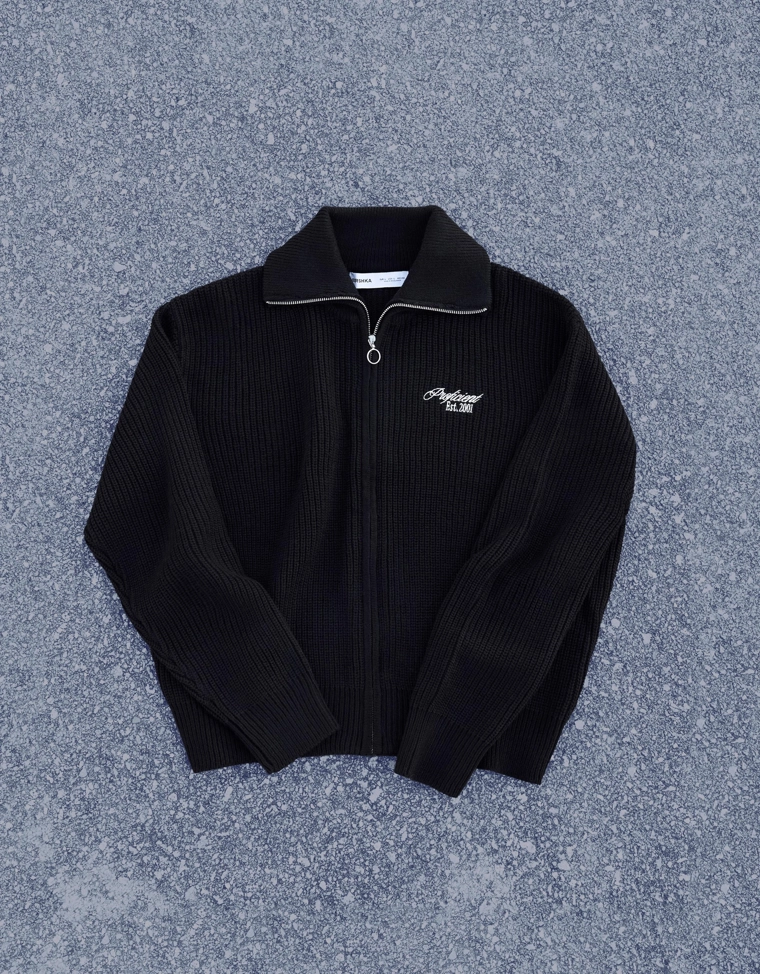 Куртка на молнии с вышивкой