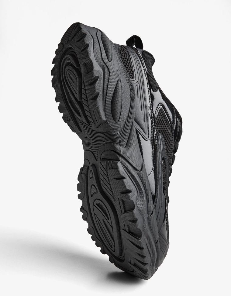 Кроссовки на массивной подошве bershka