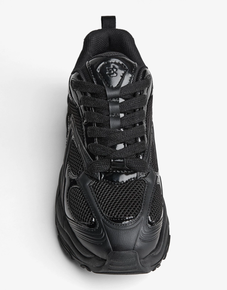 Кроссовки на массивной подошве bershka