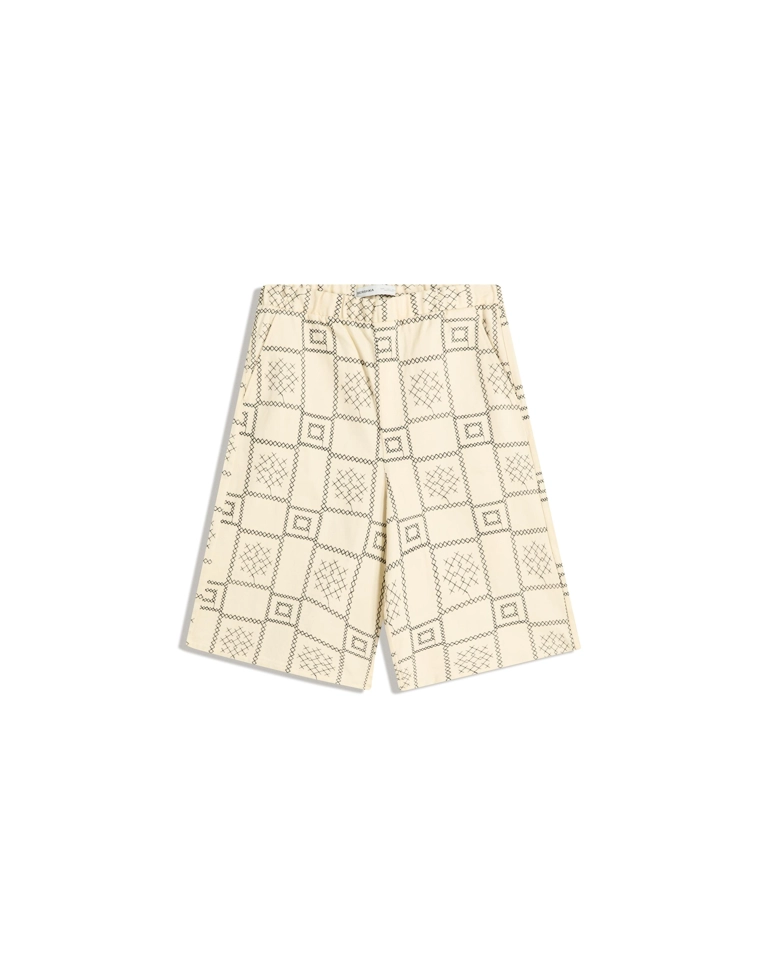 Шорты-бермуды с заниженным шаговым швом