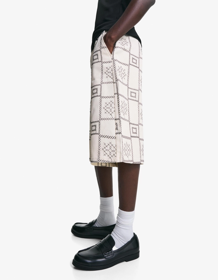 Шорты-бермуды с заниженным шаговым швом