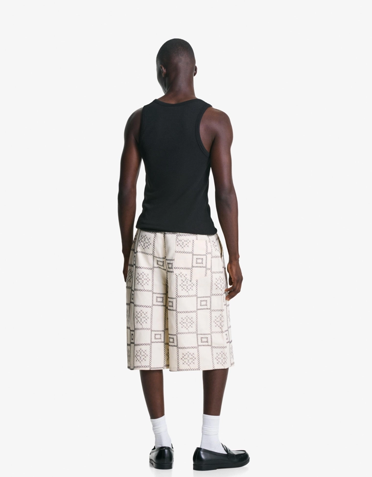 Шорты-бермуды с заниженным шаговым швом