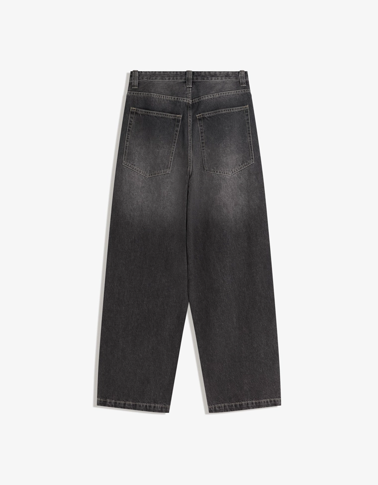 Джинсы свободного кроя со стразами и цифровым фильтром