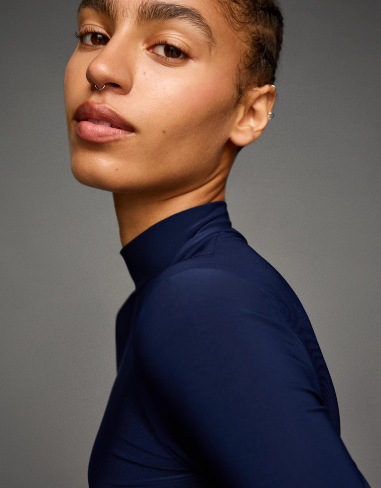 Боди с длинными рукавами и воротником-стойкой