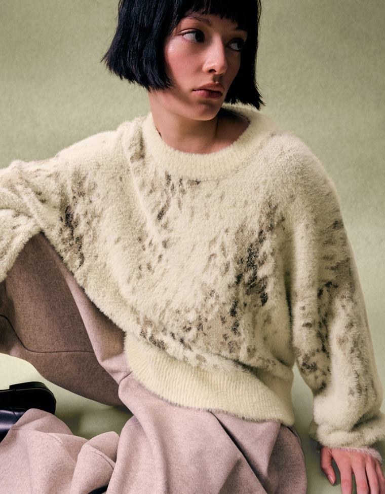 Жаккардовый свитер с анималистическим принтом