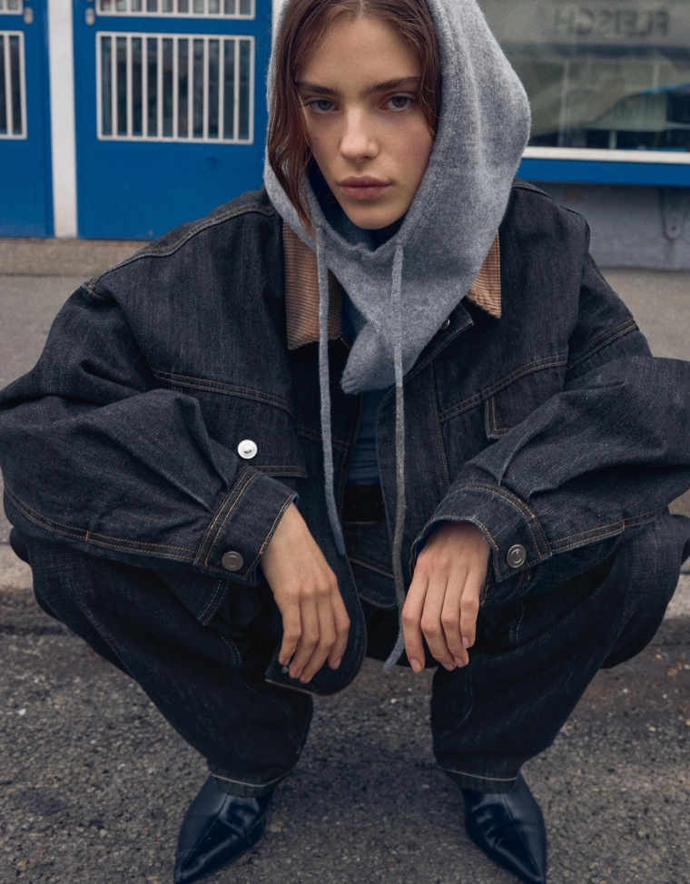 Джинсовая куртка оверсайз с контрастным воротником