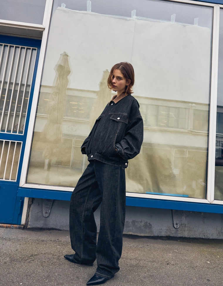 Джинсовая куртка оверсайз с контрастным воротником